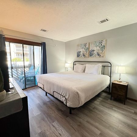 Spacious Modern Condo - 1St Floor - One Block To The Beach マートルビーチ エクステリア 写真