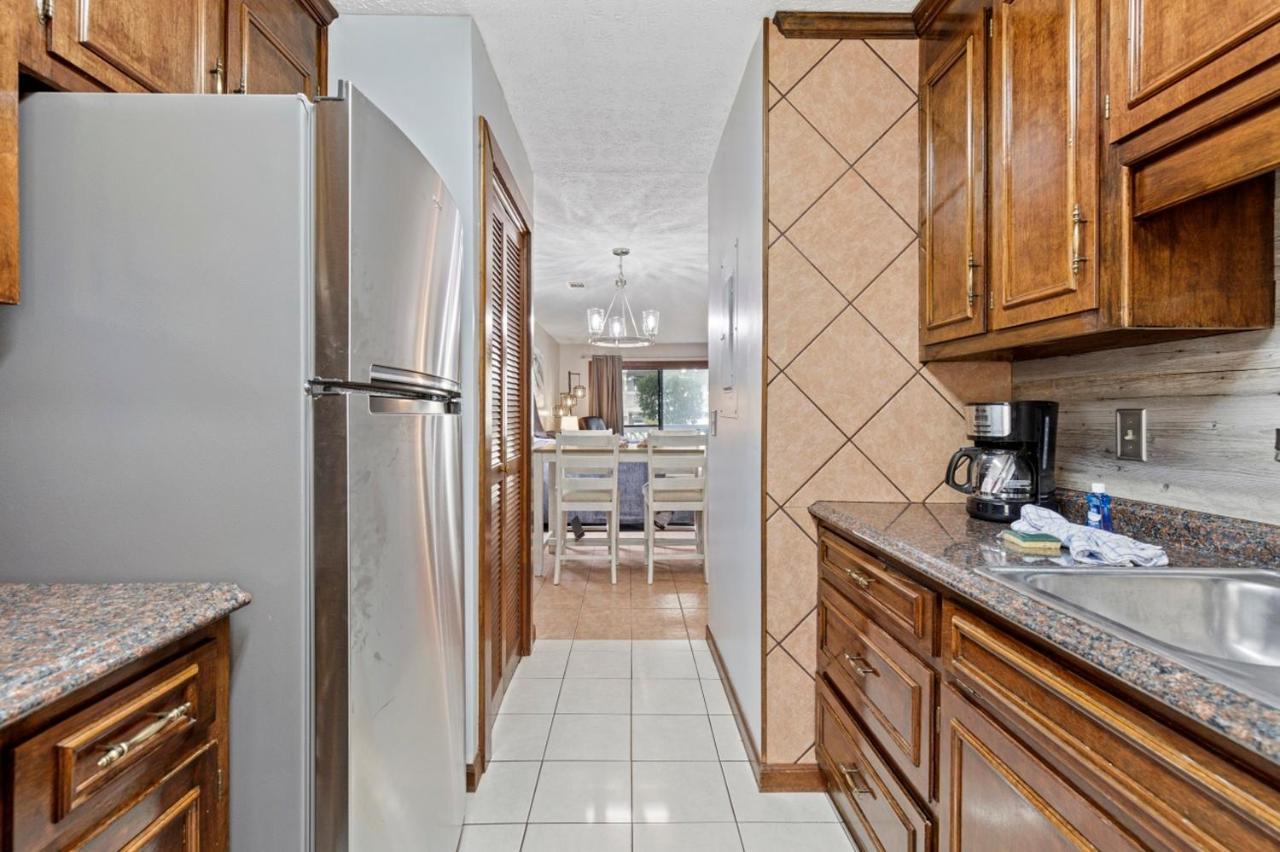 Spacious Modern Condo - 1St Floor - One Block To The Beach マートルビーチ エクステリア 写真