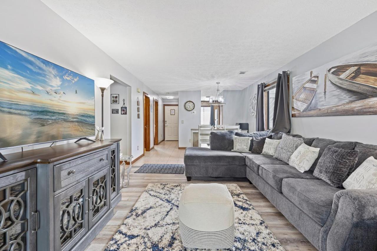 Spacious Modern Condo - 1St Floor - One Block To The Beach マートルビーチ エクステリア 写真