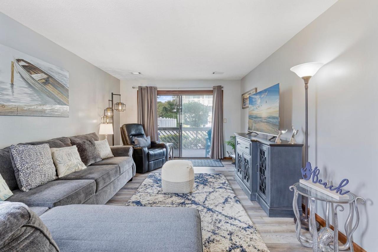 Spacious Modern Condo - 1St Floor - One Block To The Beach マートルビーチ エクステリア 写真