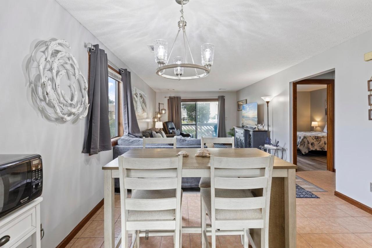 Spacious Modern Condo - 1St Floor - One Block To The Beach マートルビーチ エクステリア 写真
