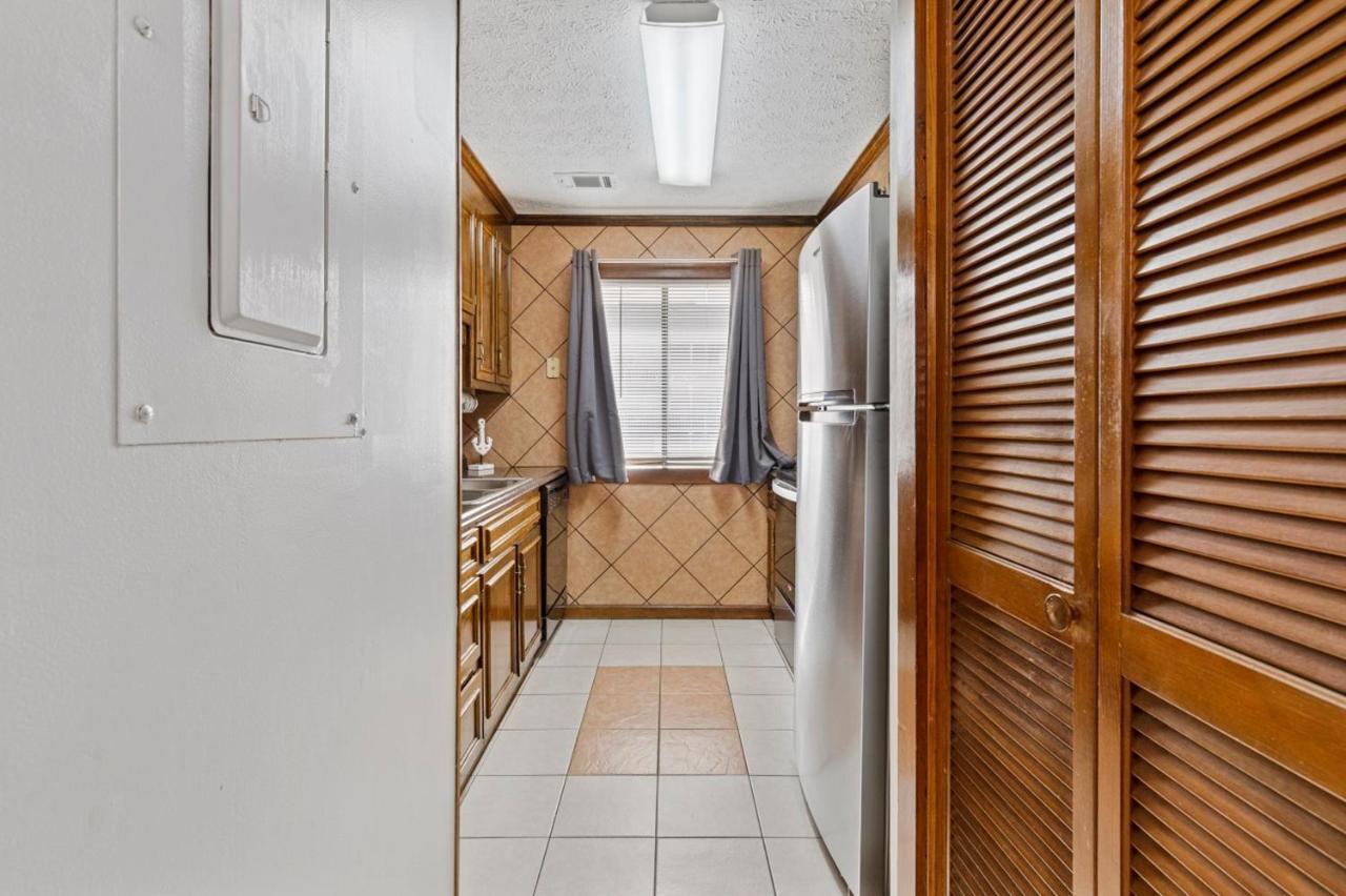 Spacious Modern Condo - 1St Floor - One Block To The Beach マートルビーチ エクステリア 写真